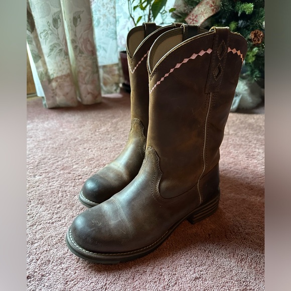 Women’s Ariat Boots with pink trim size 8.5 - Picture 2 of 5